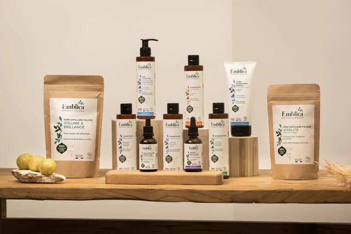 <p>Emblica (Bleu Vert) révèle sa gamme de produits capillaires avec promesses, dix shampoings ou s