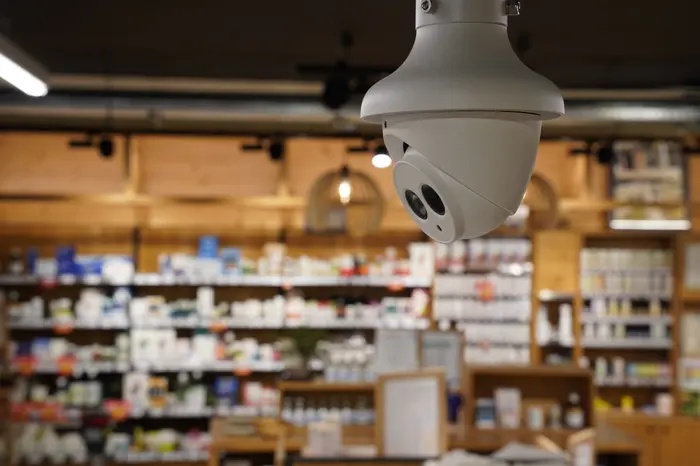 L'I peut être embarquée dans les systèmes de vidéos surveillance existants.