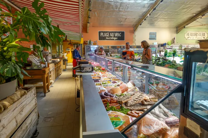 Un rayon traditionnel musclé 
La boucherie traditionnelle, tenue par cinq bouchers, pèse 10 % du CA du magasin. Côté fromagerie, quatre salariés 