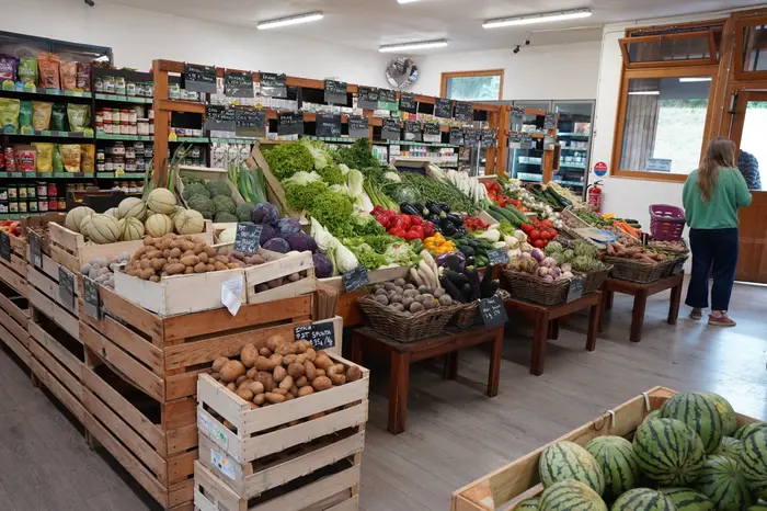 S'il était resté sur un rythme de deux livraisons par semaine, le magasin n'aurait pas pu adopter a semaine de travail sur quatre jours.