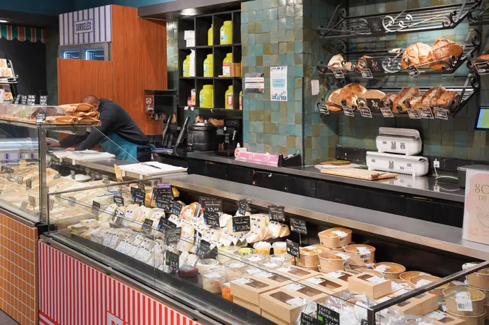 La barre trad a été amputée de 2,5 m pour laisser de la place à un rayon surgelé. Elle est d'ailleurs passée en majorité libre-service, ce qui 