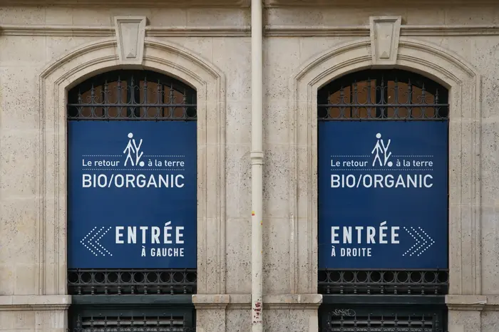 Retour à la terre dispose de deux accès à l'extérieur. A sa reprise, Anthony Danant à imposer un sens de circulation, avec une entrée et une sor