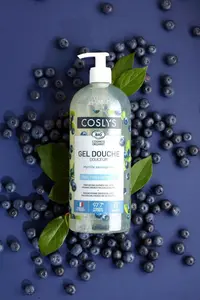 <p>Nouveau gel douche Coslys à la myrtille sauvage. PMC : 12,50 € le litre.</p>