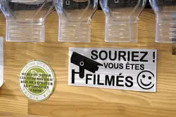 Les caméras sont de plus en plus utilisées en magasins bio, même si certains les trouvent culpabilisantes.