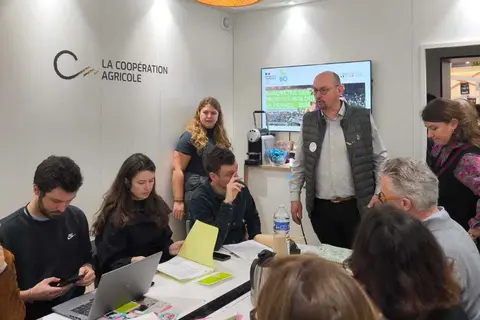 Bruno Martel, nouveau président de l'Agence Bio, présente le Baromètre 2026 sur le stand de la Coopération Agricole au Salon de l'Agriculture.