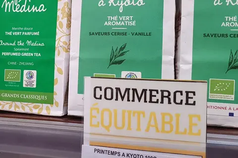 Le thé pèse 5,5 % des produits équitables issus de filières internationales, contre 36 % pour le café et 20 % pour le cacao.