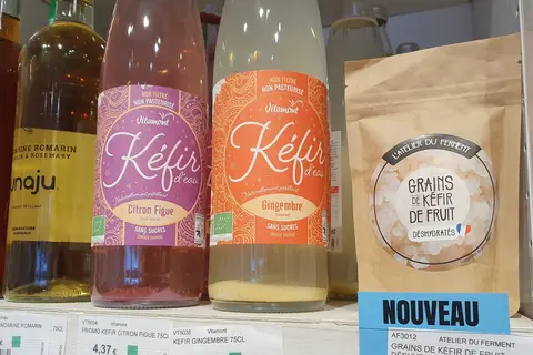 Les grains de kéfirs déshydratés de L'Atelier du Ferment peuvent être implantés au cœur du rayon boissons en ambiant.