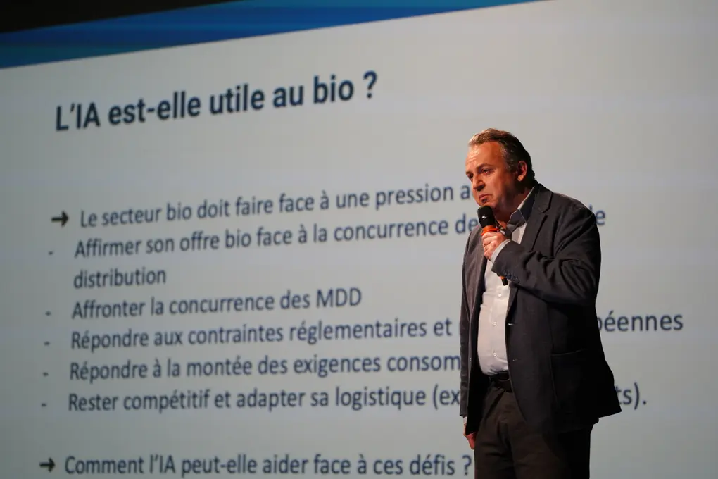 Jean-Rémi Gratadour, professeur à HEC, a terminé cette cérémonie avec une présentation sur l'utilité de l'intelligence artificielle pour la bio