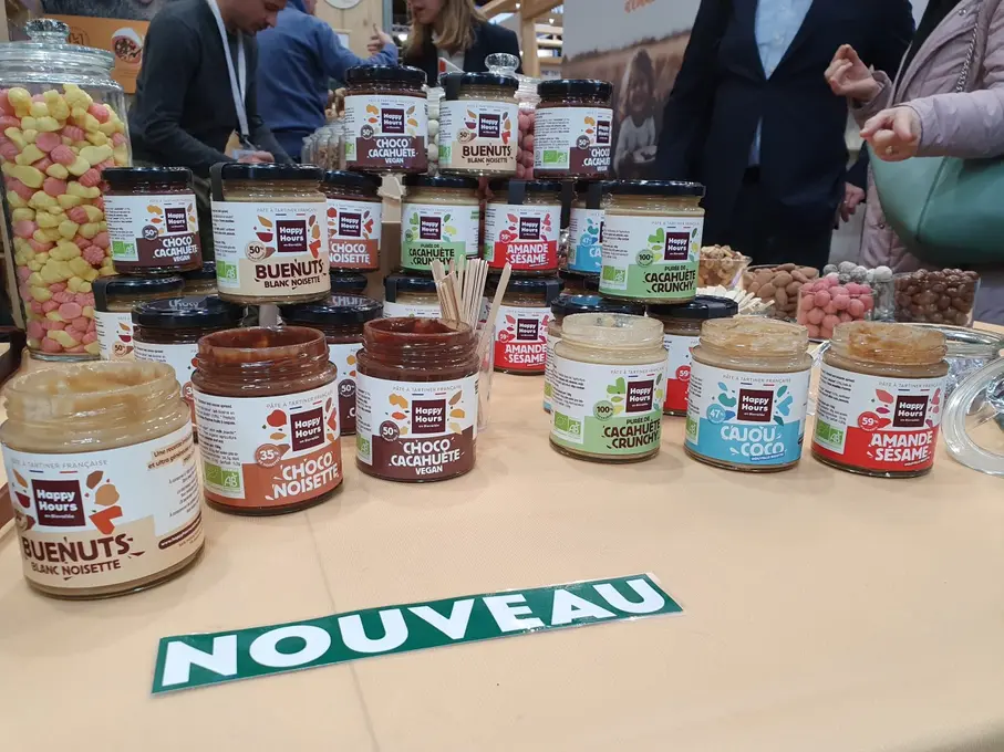 Happy Hours en Biovallée ajoute quatre recettes à sa gamme : purée de cacahuète crunchy, choco noisette, choco cacahuète végane et  chocolat bl